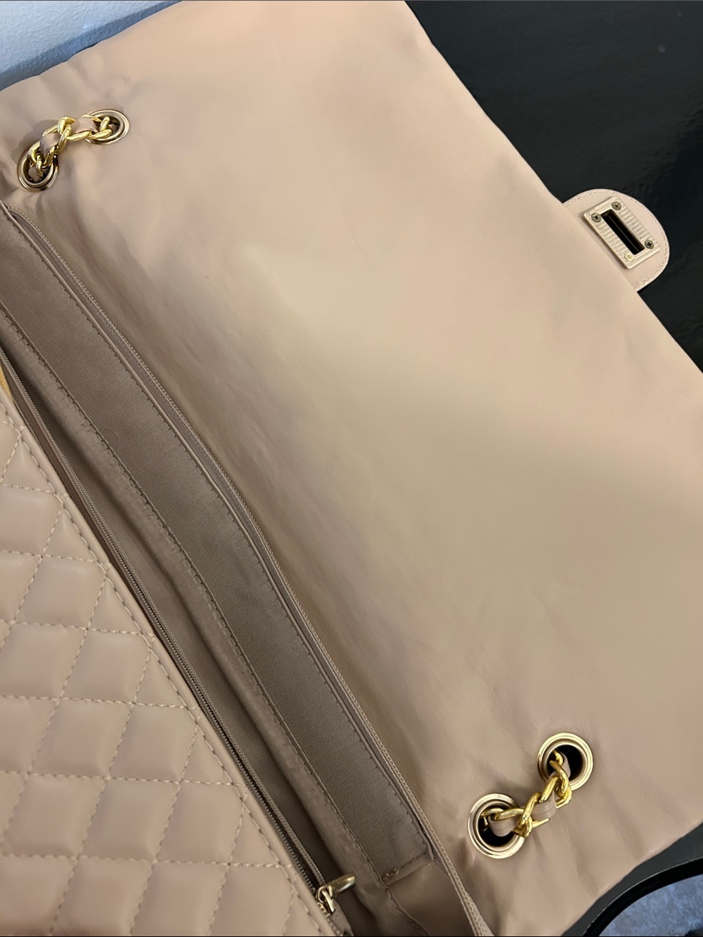 Quilted Nude Shoulder Weekender Bag with Gold Chain Large New - Picture 9 of 16